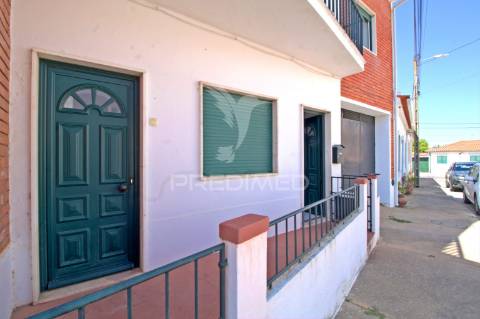 Moradia v5 com infraestrutura equestre no centro da golegã