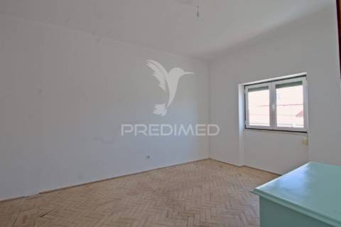 Moradia v5 com infraestrutura equestre no centro da golegã