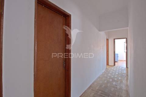 Moradia v5 com infraestrutura equestre no centro da golegã