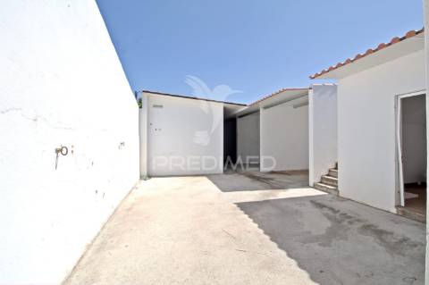 Moradia v5 com infraestrutura equestre no centro da golegã