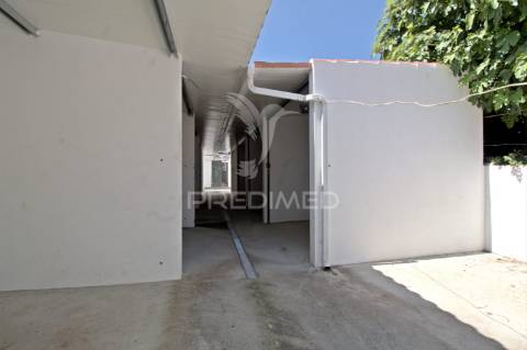 Moradia v5 com infraestrutura equestre no centro da golegã