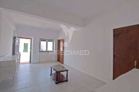 Moradia v5 com infraestrutura equestre no centro da golegã