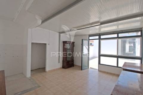 Moradia v5 com infraestrutura equestre no centro da golegã