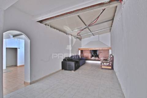 Moradia v5 com infraestrutura equestre no centro da golegã