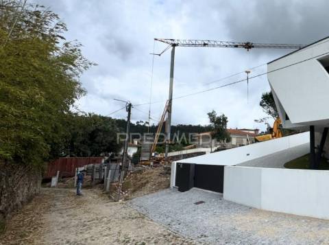 Moradia individual t3 nova - com piscina