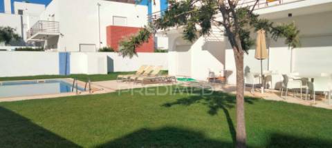 Moradias de luxo isoladas v4  com piscina e vista para o mar