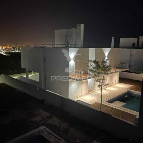 Moradias de luxo isoladas v4  com piscina e vista para o mar