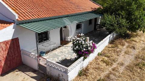 Monte alentejano a 50 km da costa com 90.000 m2 com sobreiros