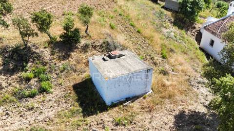 Monte alentejano a 50 km da costa com 90.000 m2 com sobreiros