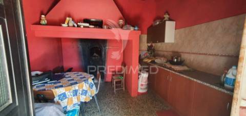 Monte alentejano a 50 km da costa com 90.000 m2 com sobreiros