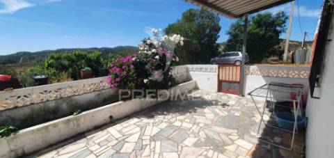 Monte alentejano a 50 km da costa com 90.000 m2 com sobreiros