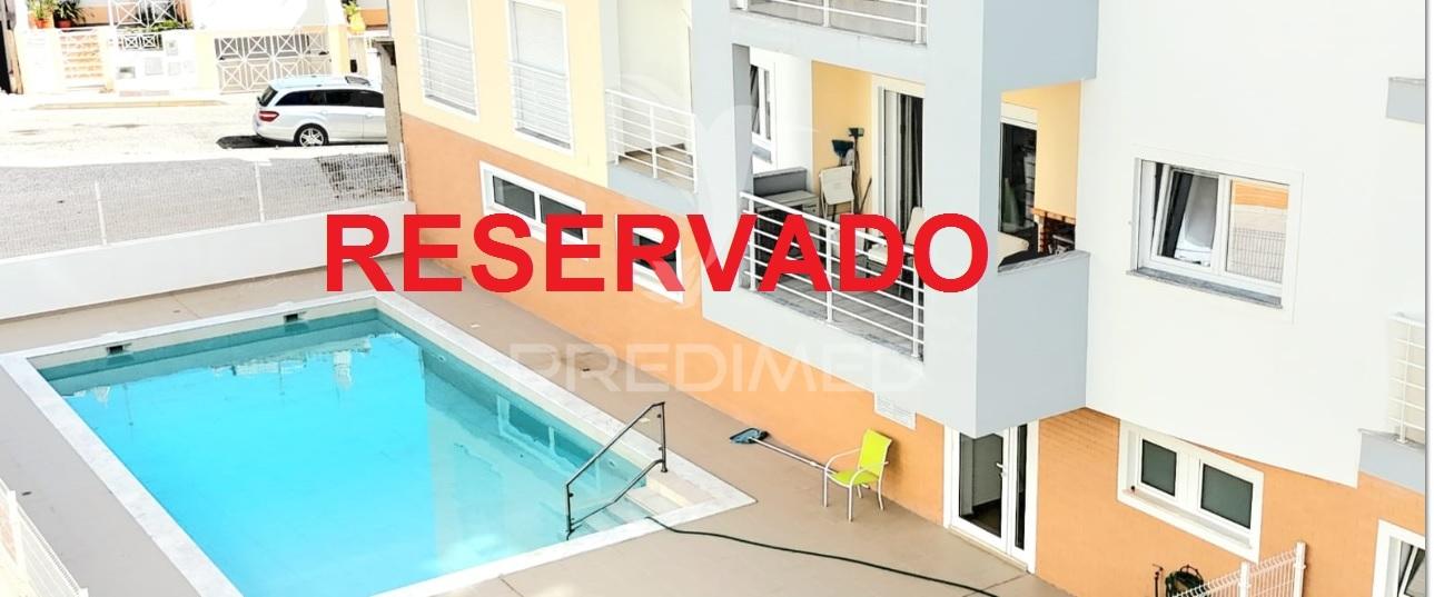 Belíssimo apartamento próximo da praia em armação de pera