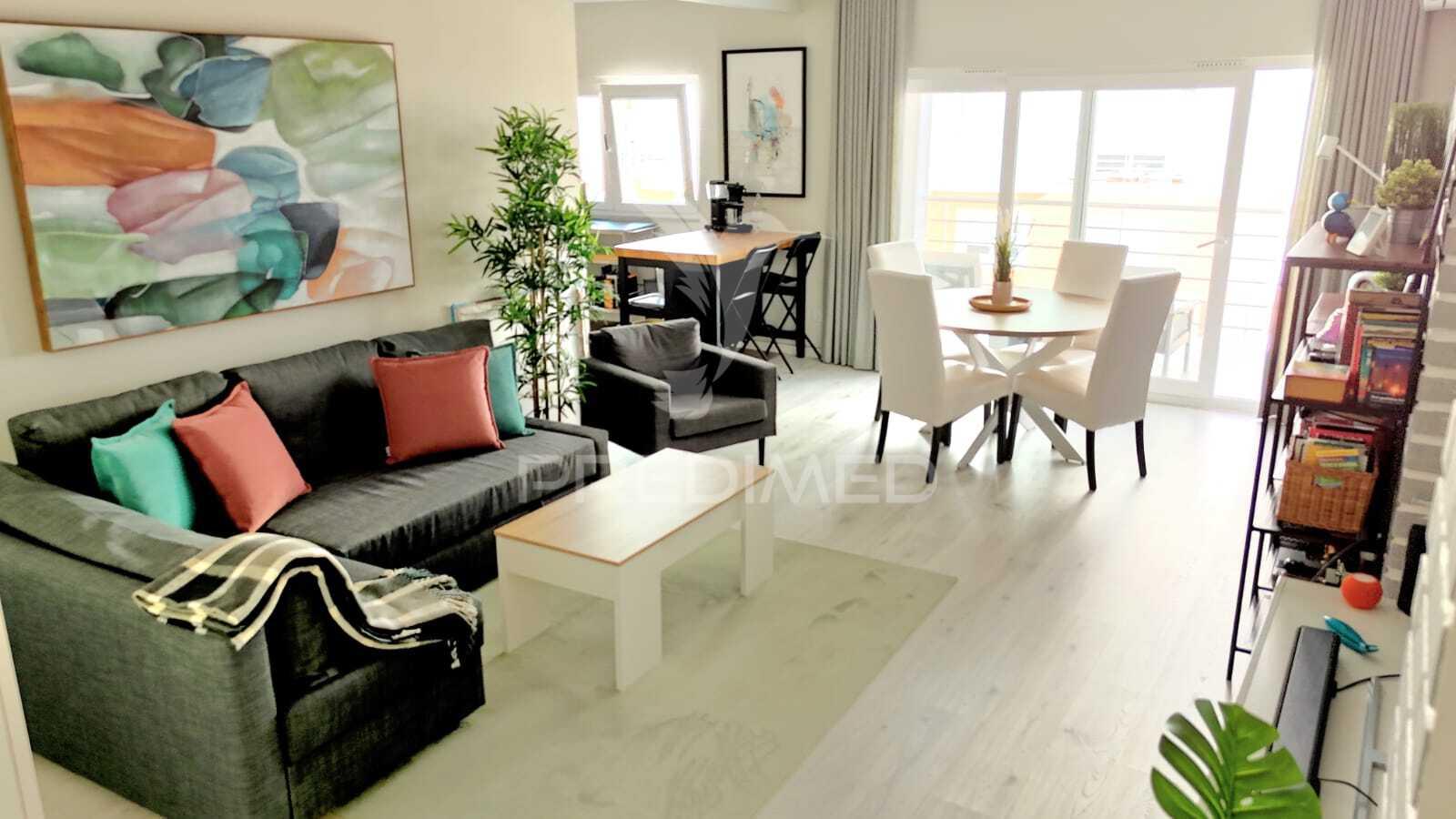 Belíssimo apartamento próximo da praia em armação de pera