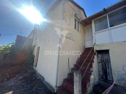 Moradia t2 para recuperação em alvações do corgo, santa marta de penaguião