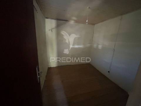 Moradia t2 para recuperação em alvações do corgo, santa marta de penaguião