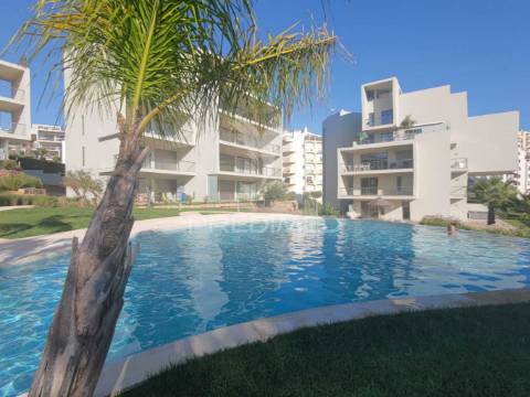 T2 condominio fechado com jardim, sauna e piscinas