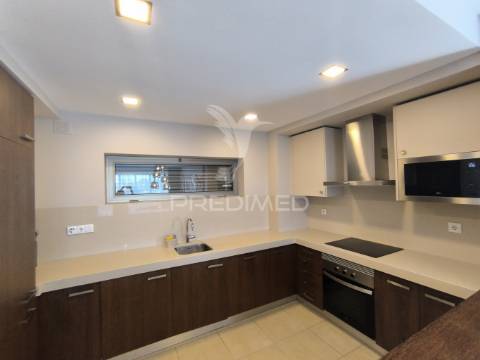 T2 condominio fechado com jardim, sauna e piscinas