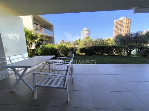 T2 condominio fechado com jardim, sauna e piscinas