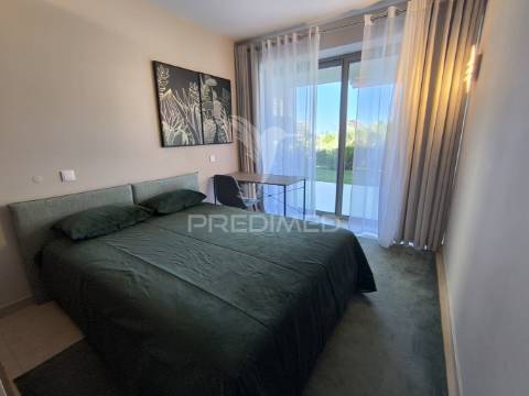 T2 condominio fechado com jardim, sauna e piscinas