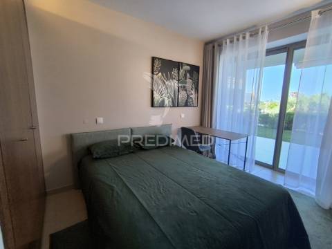 T2 condominio fechado com jardim, sauna e piscinas