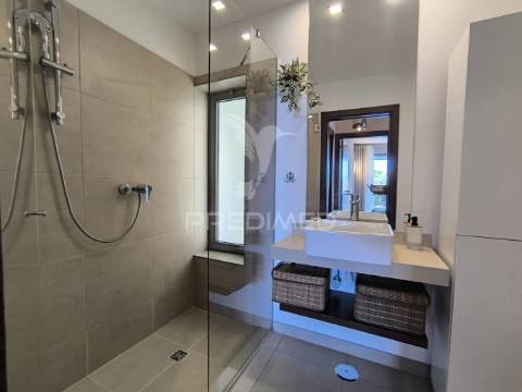 T2 condominio fechado com jardim, sauna e piscinas