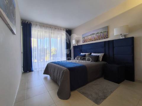 T2 condominio fechado com jardim, sauna e piscinas