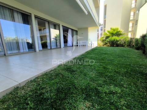 T2 condominio fechado com jardim, sauna e piscinas