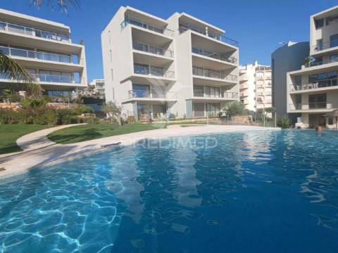 T2 condominio fechado com jardim, sauna e piscinas