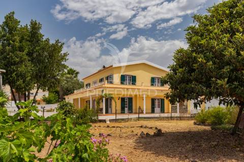 Encantadora moradia t5 em alcácer do sal com terreno de 1540m2 em plena natureza alentejana