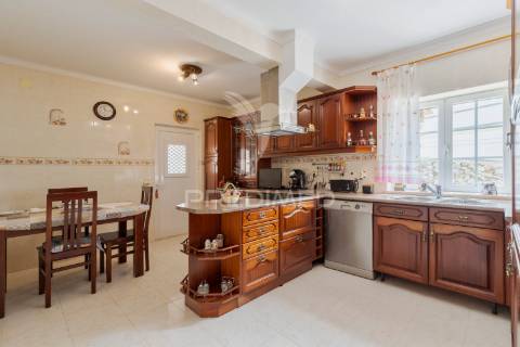 Encantadora moradia t5 em alcácer do sal com terreno de 1540m2 em plena natureza alentejana