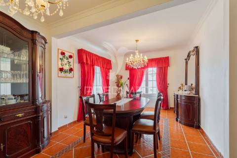 Encantadora moradia t5 em alcácer do sal com terreno de 1540m2 em plena natureza alentejana