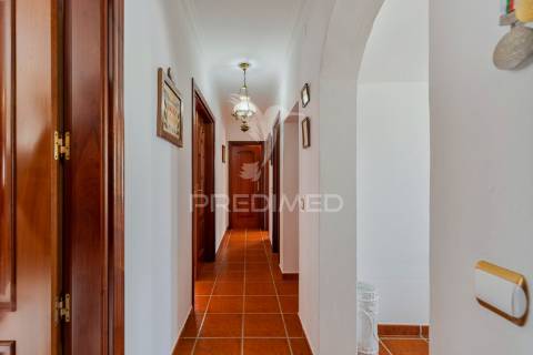 Encantadora moradia t5 em alcácer do sal com terreno de 1540m2 em plena natureza alentejana