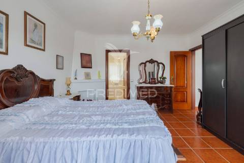 Encantadora moradia t5 em alcácer do sal com terreno de 1540m2 em plena natureza alentejana