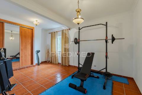 Encantadora moradia t5 em alcácer do sal com terreno de 1540m2 em plena natureza alentejana