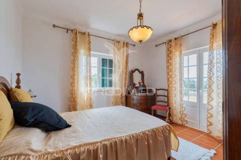 Encantadora moradia t5 em alcácer do sal com terreno de 1540m2 em plena natureza alentejana