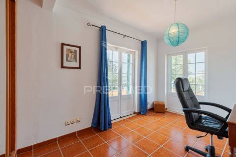 Encantadora moradia t5 em alcácer do sal com terreno de 1540m2 em plena natureza alentejana