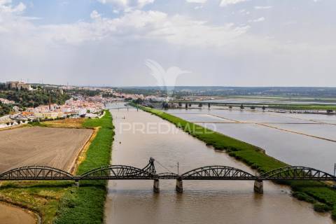 Encantadora moradia t5 em alcácer do sal com terreno de 1540m2 em plena natureza alentejana