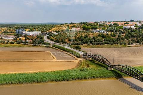 Encantadora moradia t5 em alcácer do sal com terreno de 1540m2 em plena natureza alentejana