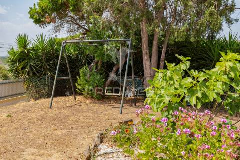 Encantadora moradia t5 em alcácer do sal com terreno de 1540m2 em plena natureza alentejana