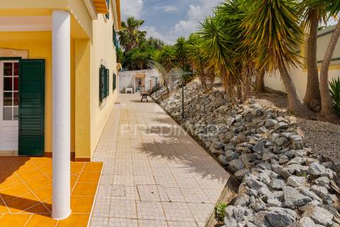 Encantadora moradia t5 em alcácer do sal com terreno de 1540m2 em plena natureza alentejana