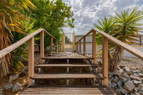 Encantadora moradia t5 em alcácer do sal com terreno de 1540m2 em plena natureza alentejana