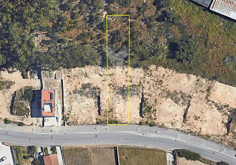 Terreno – moradia de 3 frentes – valadares