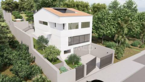 Terreno – moradia de 3 frentes – valadares