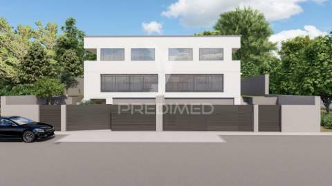 Terreno – moradia de 3 frentes – valadares