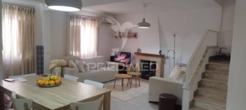 Moradia em póvoa e mradas