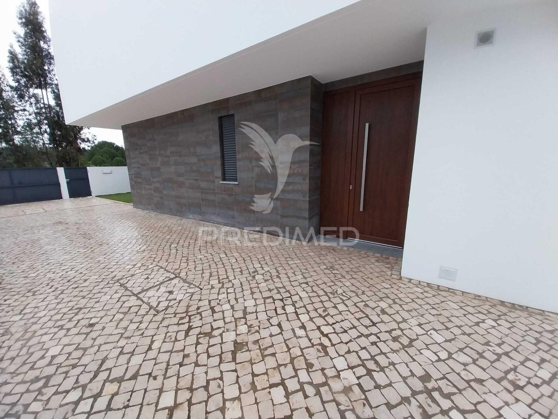 Moradia t5 isolada - entroncamento - quinta do bonito