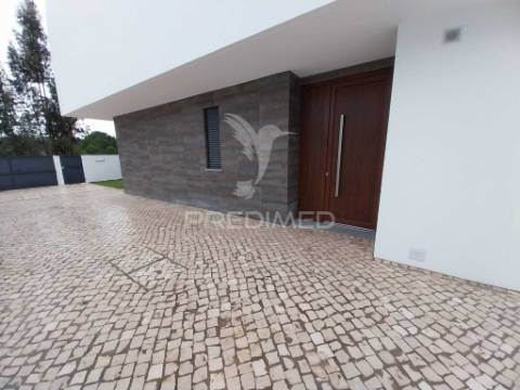 Moradia t5 isolada - entroncamento - quinta do bonito