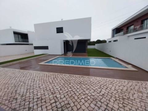 Moradia t5 isolada - entroncamento - quinta do bonito