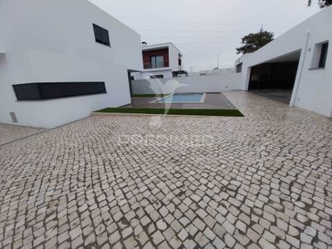 Moradia t5 isolada - entroncamento - quinta do bonito
