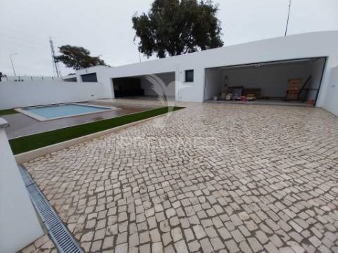 Moradia t5 isolada - entroncamento - quinta do bonito